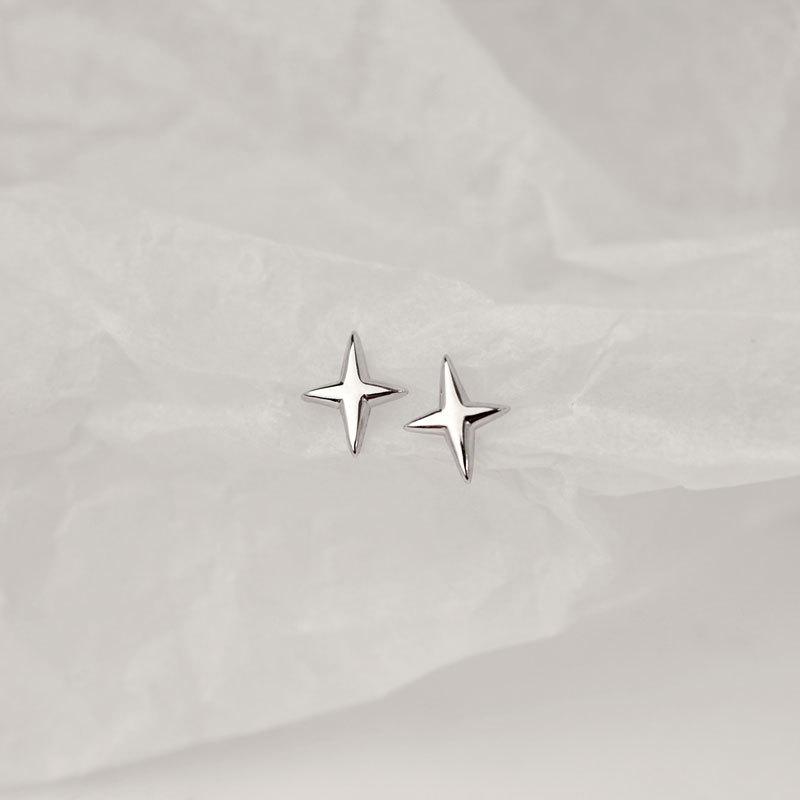 Простой дизайн, серьги в форме четырехконечной звезды, маленькие мини-серьги, студенческие серьги нового стиля