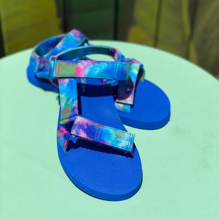 Новые женские сандалии, цветные повседневные туфли на плоской подошве со шнуровкой и бантом для дам, летняя модная уличная пляжная обувь с леопардовым принтом, большие размеры 43