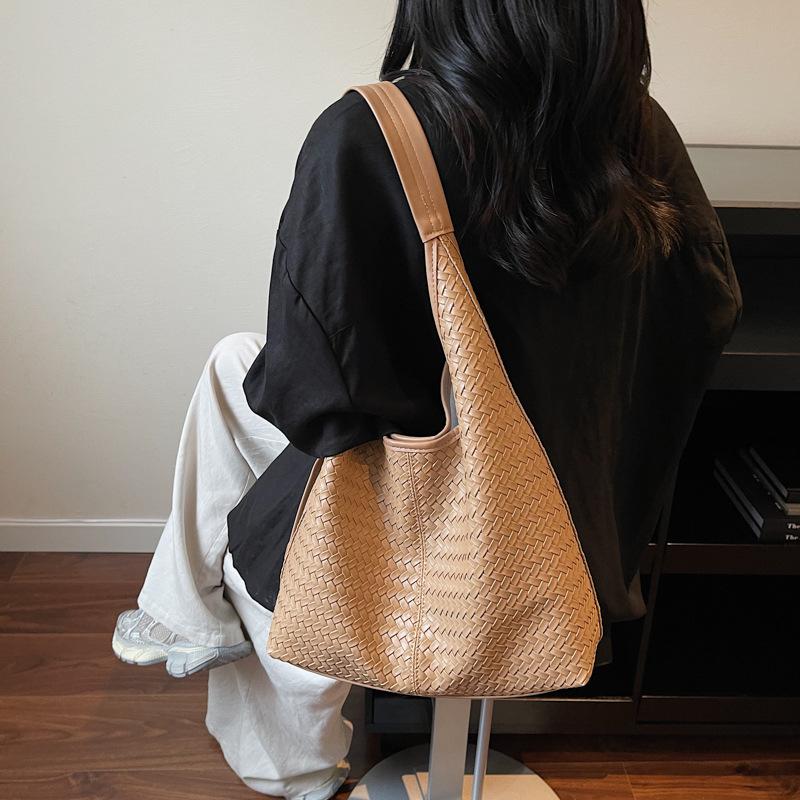 Ретро плетеная сумка женская большой вместимости 2025 новая осень и зима на плечо мессенджер сумка для ребенка и мамы повседневная сумка-тоут для работы