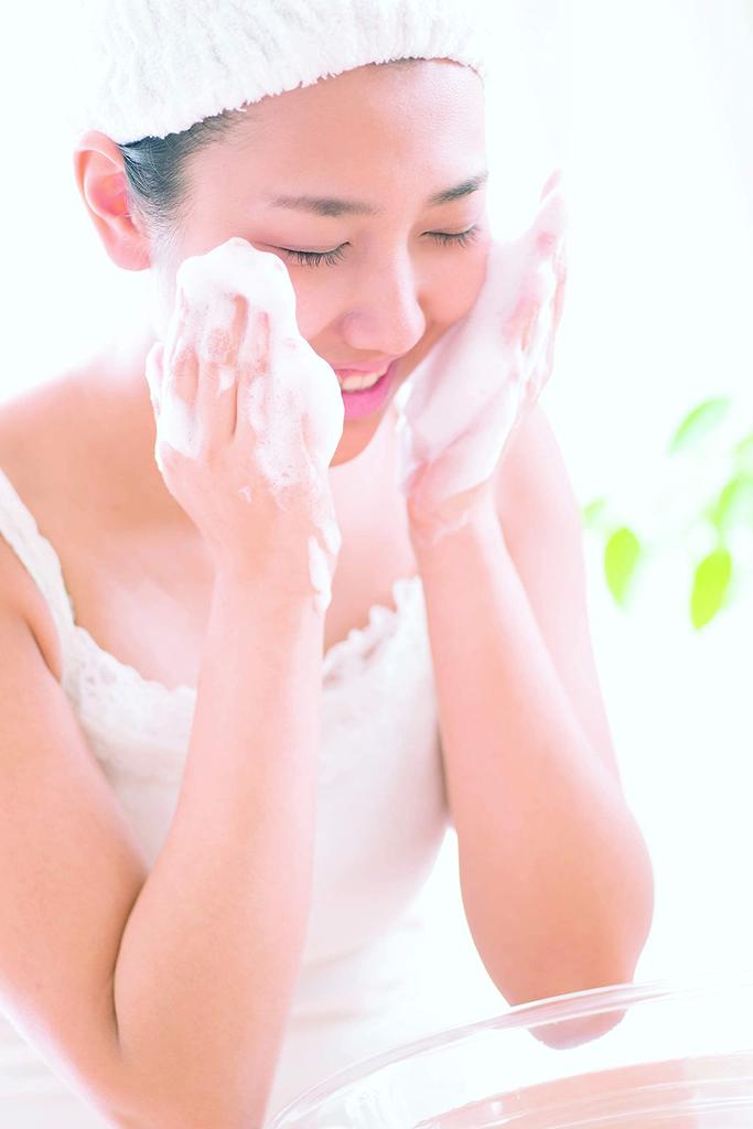 DUO The Medicated White Rescue 40g Advanced Whitening Serum Medicated Main Ingredients X Carbonic Highly Concentrated Micro Carbonated Foam That