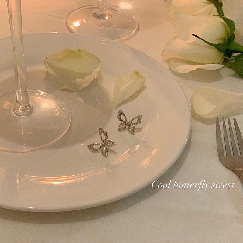 High-End Butterfly Earrings: Stylish Summer Ear Clips for Women (No Piercing Required)