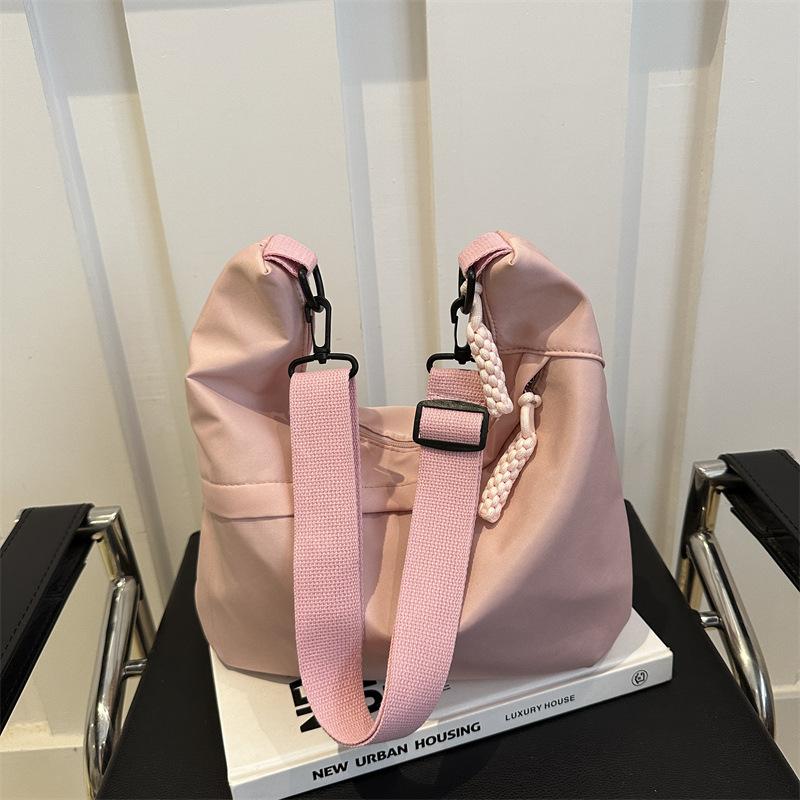 Nylon Cloth Large-Capacity Fashion Bag Women'S Early Spring Versatile Shoulder Messenger Tote Bag