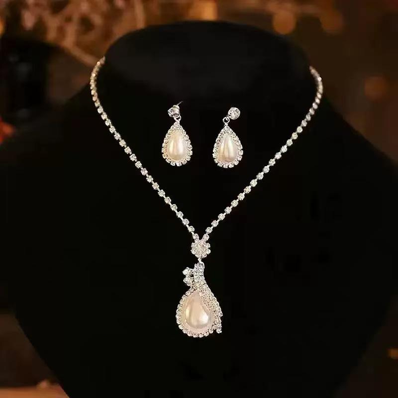 Элегантный межконтинентальный свадебный набор из страз: колье и серьги