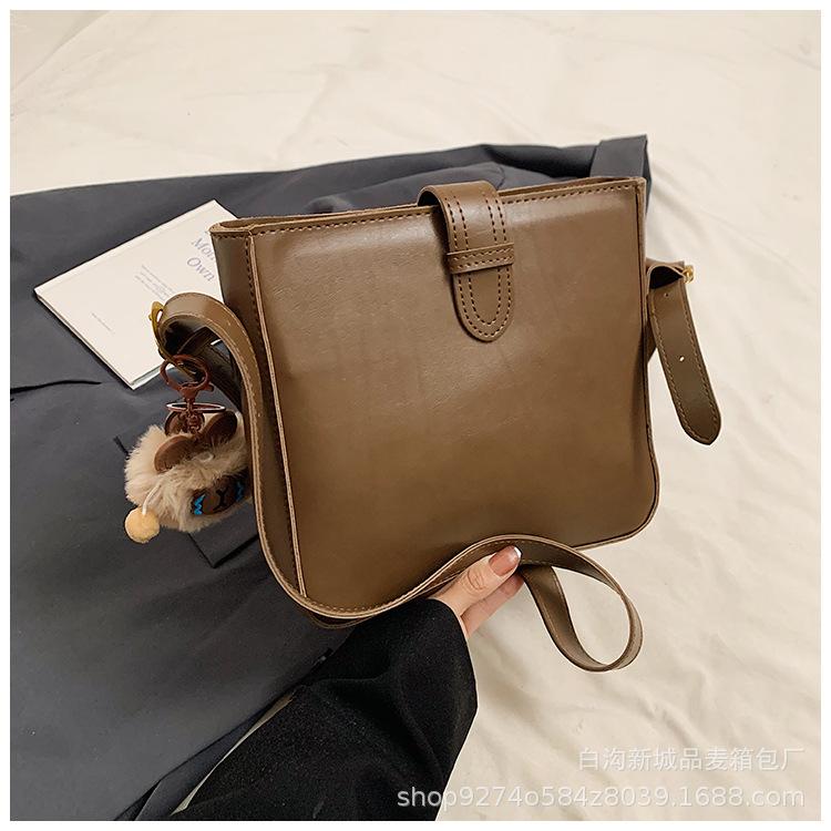 Korean Version Niche Design Retro Soft Leather Bucket Bag Women's 2025 New Trendy Simple Large-capacity Shoulder Messenger Bag