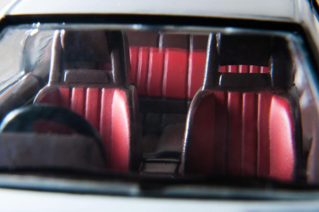 TOMYTEC Tomica Limited Vintage Neo 1/64 Scale LV-N284a Toyota Corolla Levin 2-Door GT-APEX White/Black 1984 Model (Finished Product)