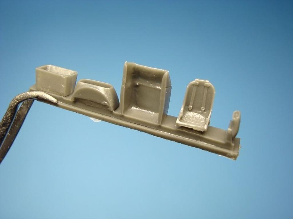 AZ Model Британский Hawker Hurricane 40-мм пушка пластиковая модель AZM7306 1/72 Mk.4