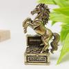 Фэн-шуй Латунная статуэтка лошади Лошадь, наступающая на монеты Украшение для стола на китайский Новый год Скульптура зодиакальной счастливой лошади с сокровищем