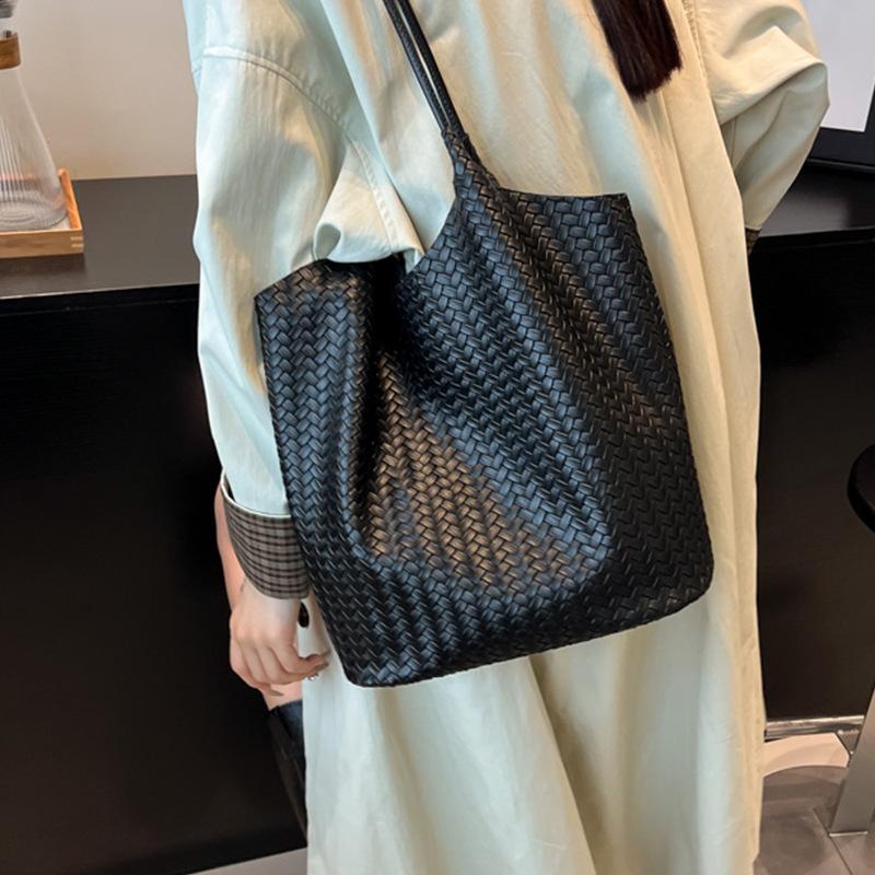 Large Capacity Premium Sense Woven Tote Bag Women 2025 Casual Daily Lazy Loose Shoulder Bag Casual Commuter Bag