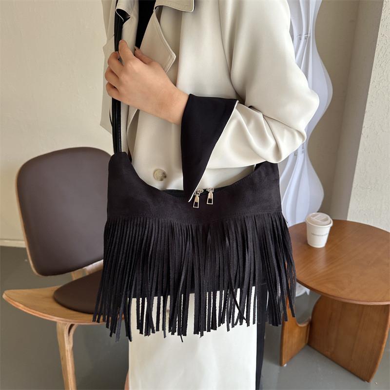 Stylish New Arrival Tassel Shoulder Crossbody Bag Women's 2023 Popular Simple Tote Bag