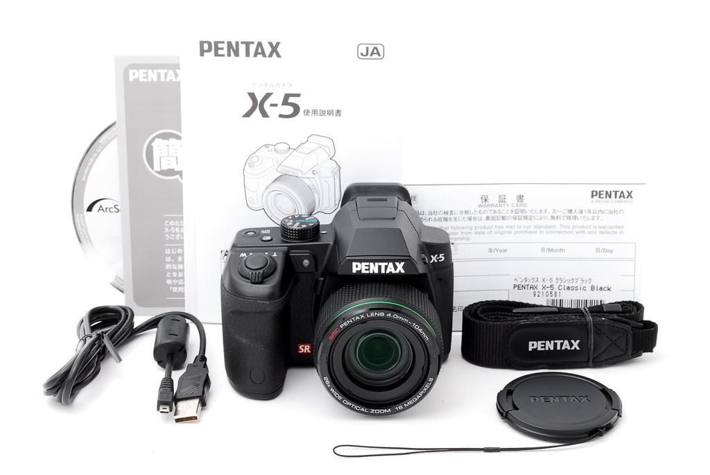 PENTAX Classic Black 16 миллионов пикселей Супертелеобъектив с переменным фокусным расстоянием Характеристики батареи AA Двойная стабилизация изображения Серийная съемка CLASSIC BLACK