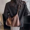 Black bag women's autumn and winter new fashionable large-capacity shoulder messenger bag casual versatile commuter tote bag