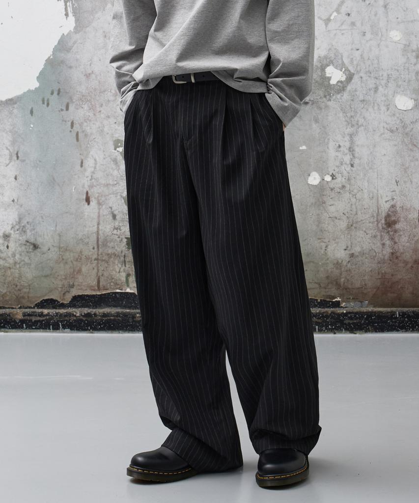 AGOD Strap Banding Wide Slacks [Black Stripe]