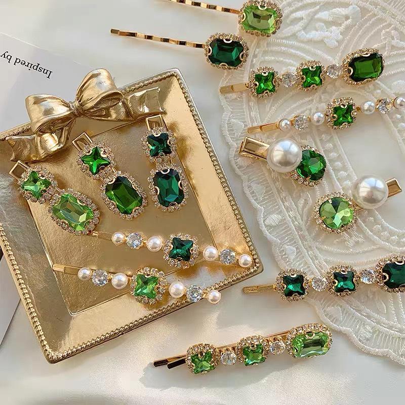 Emerald Rhinestone Retro Hair Clip for Women - Versatile, Elegant One-Word Hairpin for Bangs