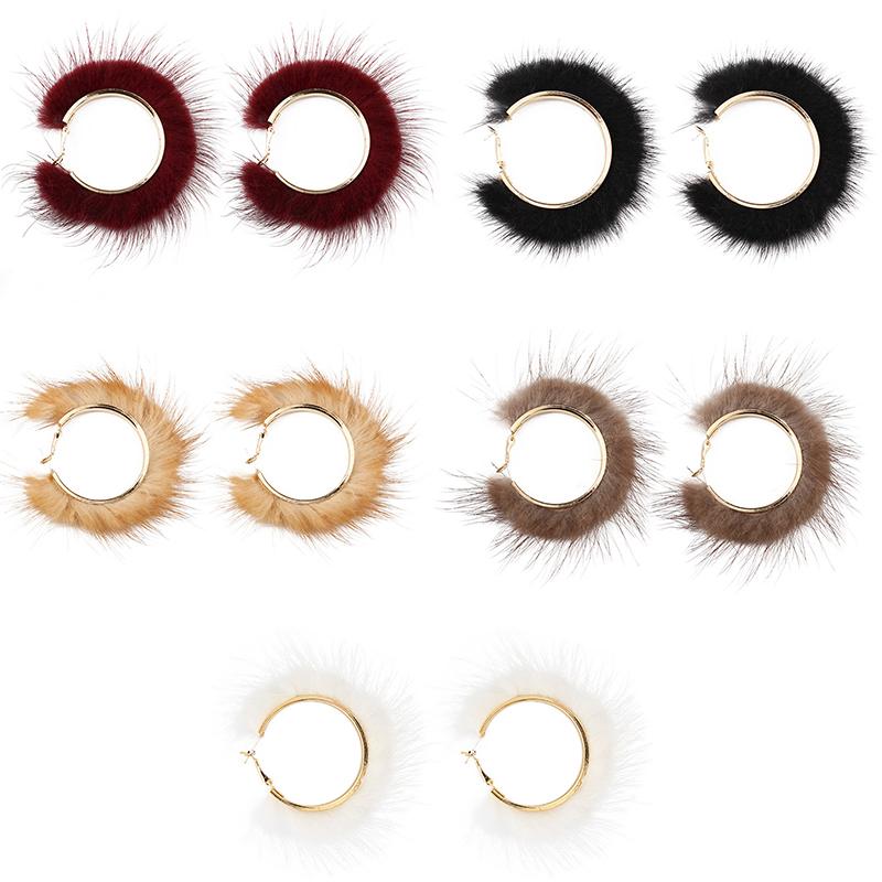 1 пара украшений Великолепный плюшевый дизайн Серьги для повседневной носки Модные золотые серьги-кольца Универсальный пушистый меховой дизайн милый многоцветный