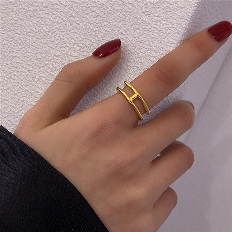 Женское высококачественное металлическое кольцо с мятой текстурой - уникальный дизайн, открытый стиль, легкая роскошь, простой, но элегантный аксессуар для широкого указательного пальца