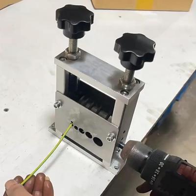 Машина для снятия изоляции с проводов Ручная с рукояткой Электроинструмент Насадка Инструмент для снятия изоляции Питание от дрели Для монтажа Промышленный кабель