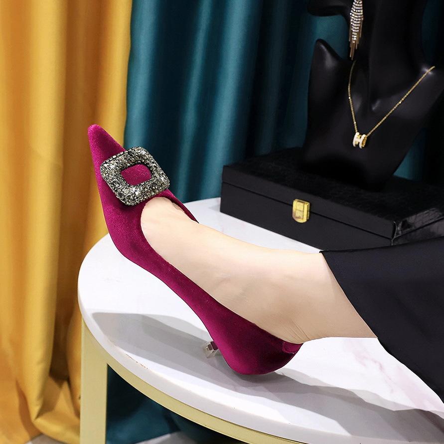 237-K83 банкетные женские туфли в европейском и американском стиле, тонкий каблук, средний каблук, мелкий вырез, острый носок, замша с утолщением, металлическая пряжка со стразами