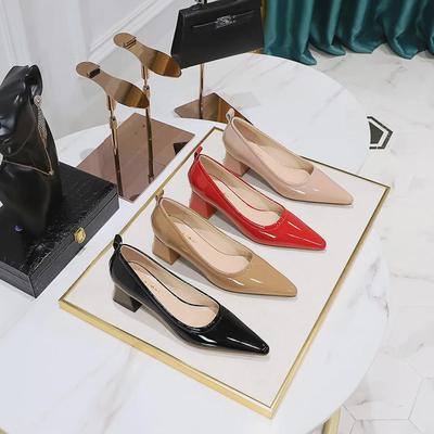 Корейские лакированные женские туфли с острым носком — модные, простые, удобные, с универсальным толстым каблуком средней высоты