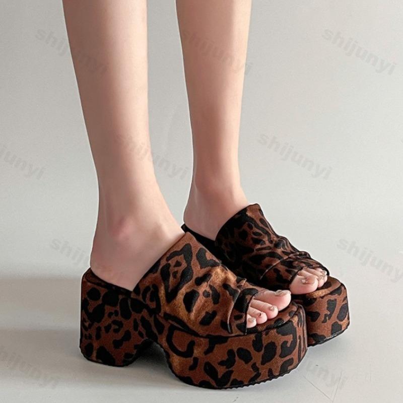 Fashion Leopard Print Designed Wedge Sandals for Women Summer 2025 New Outdoor Beach Thick Soled Fashion Sexy High-heeled Cool Slippers