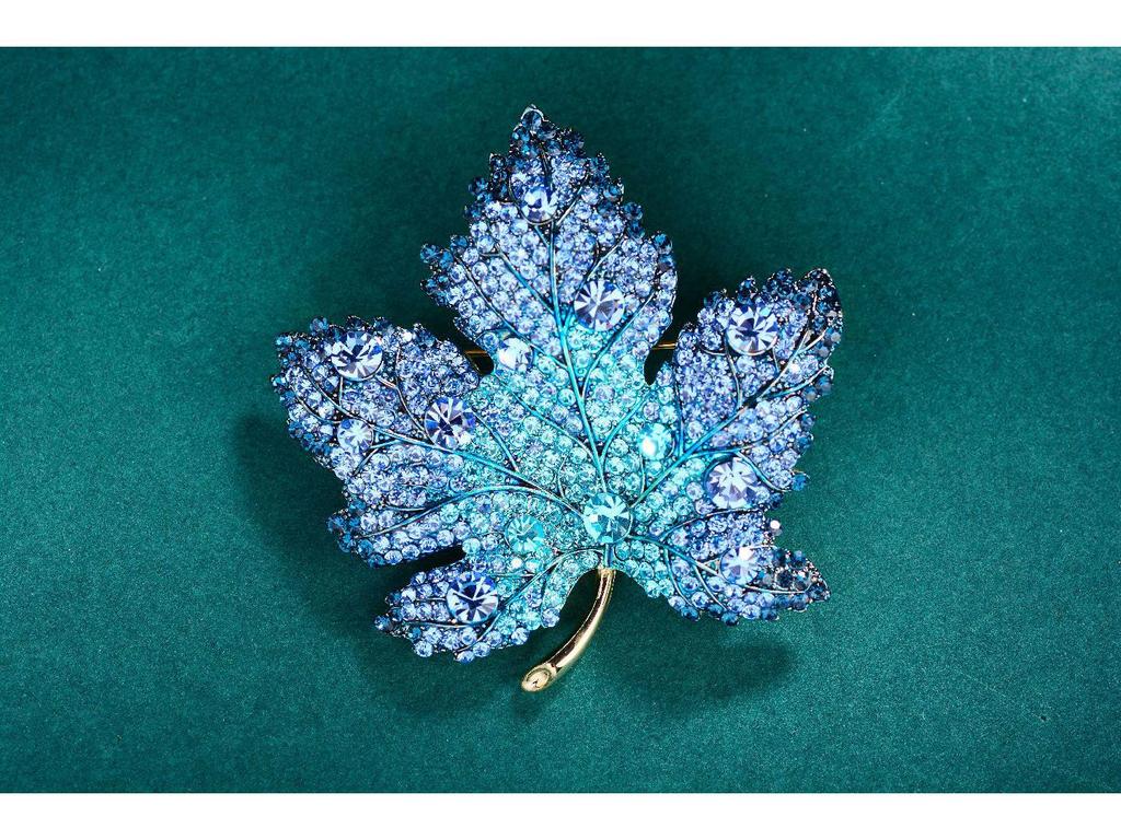 Elegant Diamond Maple Leaf Brooch: Creative Korean Fashion Pin for Suits, Jackets, and Sweaters