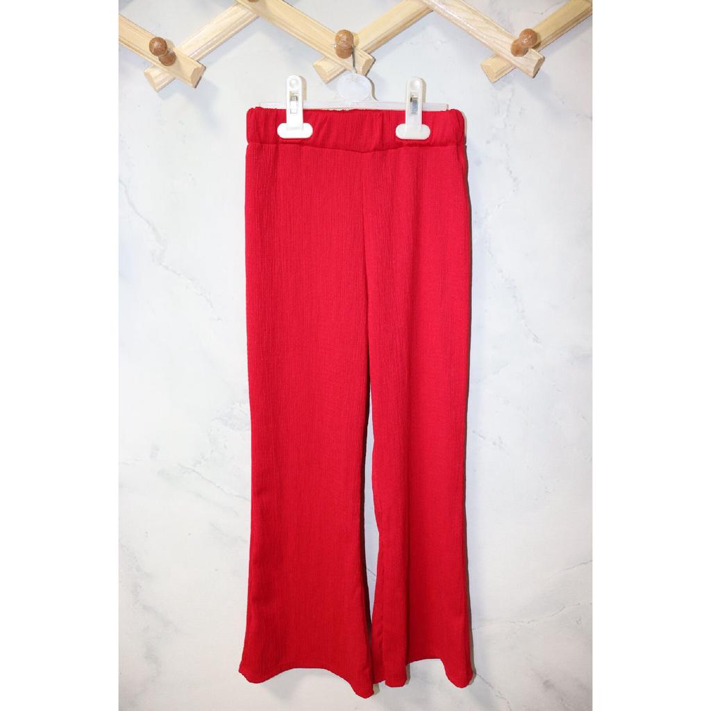 Стильный комплект для девочек - блузка с цветочным узором и современные брюки