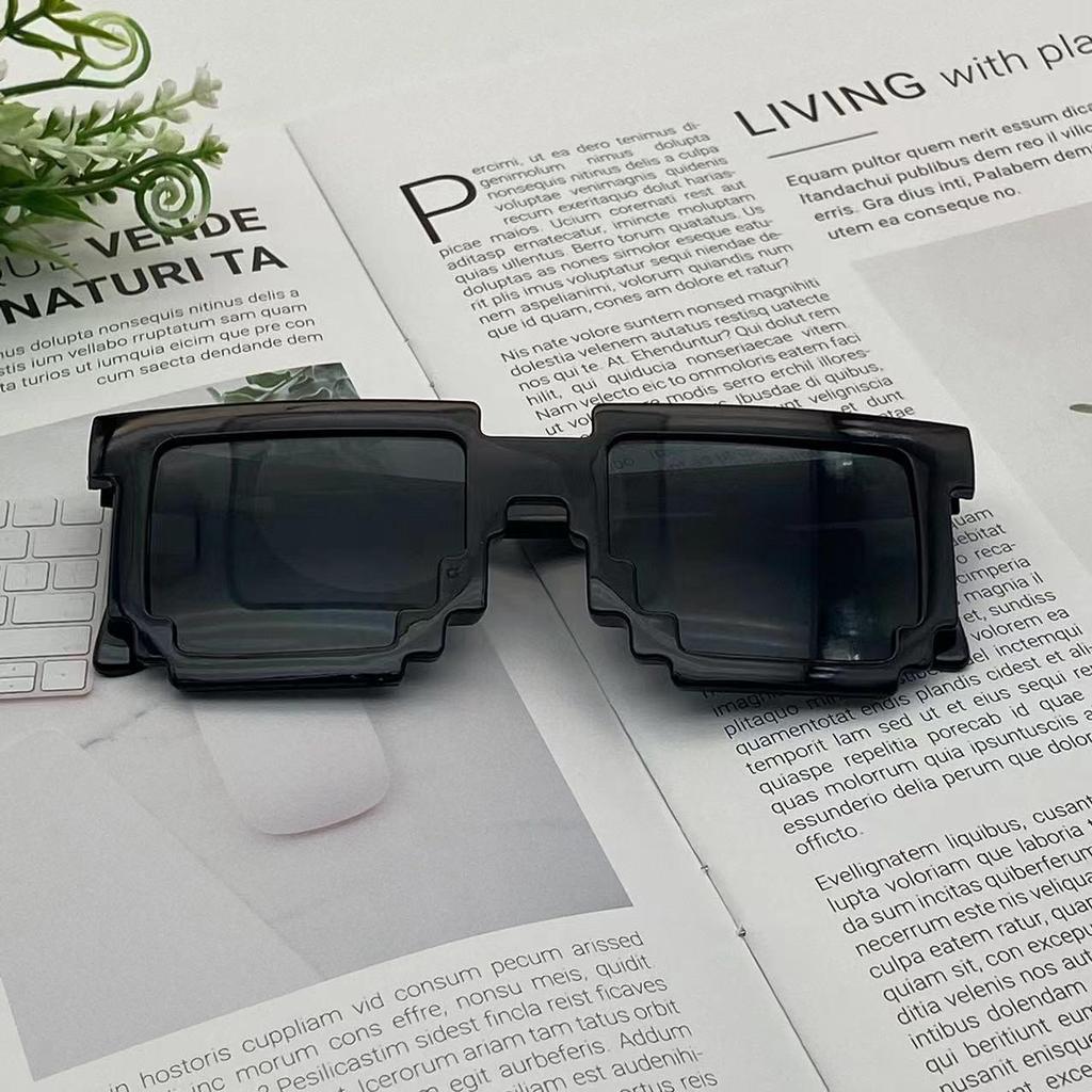 Китайский иероглиф Мозаика Аниме Рождество Пиксельные Солнцезащитные очки - Забавные очки для личности второго измерения