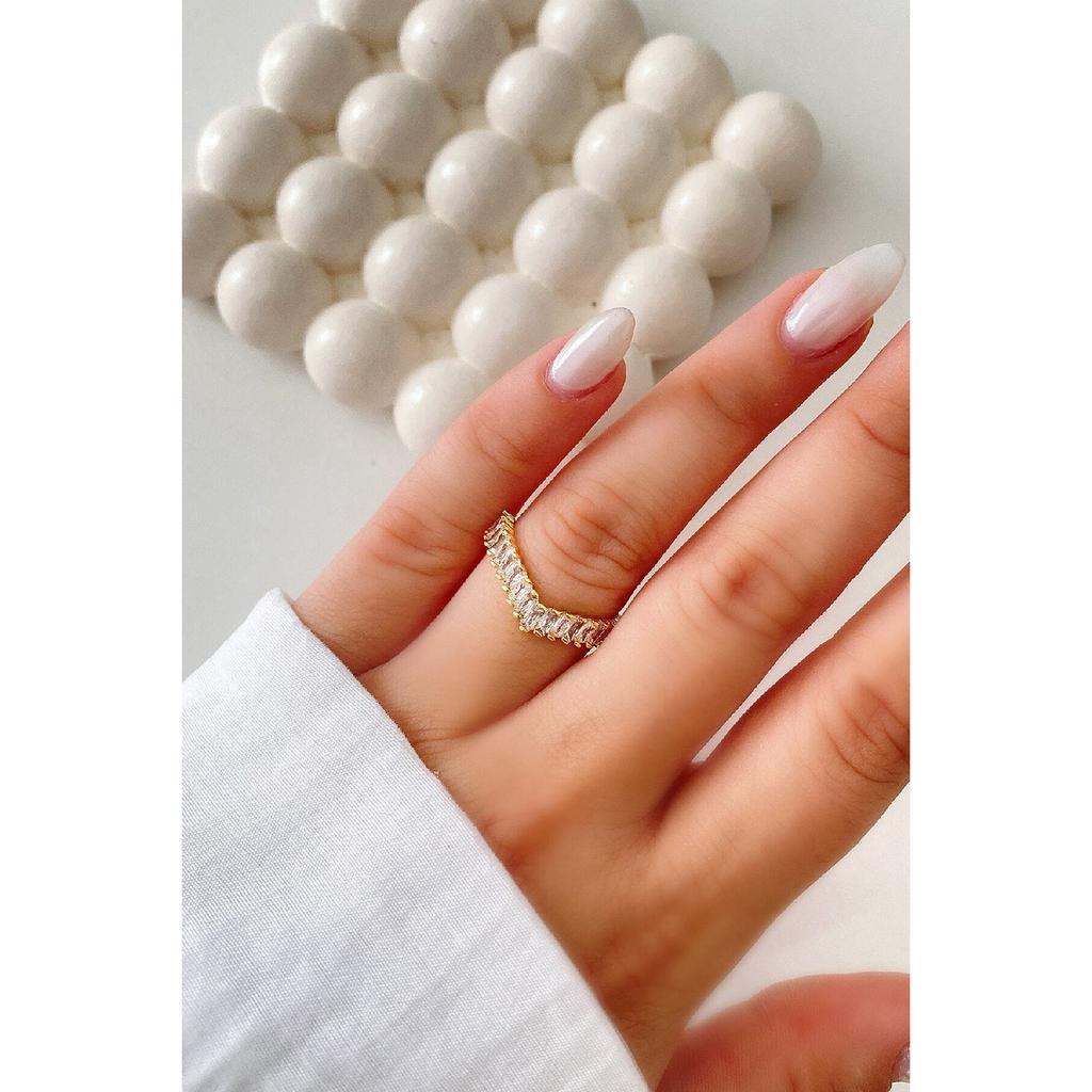 Регулируемое стальное кольцо с багетным цирконом