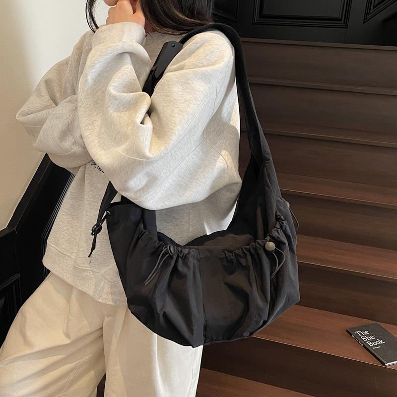 Складная плечевая сумка большой вместимости, легкая сумка-мессенджер на кулиске, простая повседневная сумка-пельмень, сумка для ежедневных прогулок для женщин