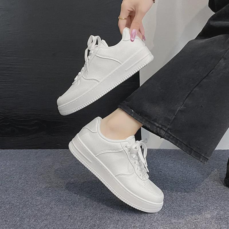 Женские белые кроссовки, увеличивающие рост 2024 года — универсальная спортивная повседневная обувь на толстой подошве на весну и осень