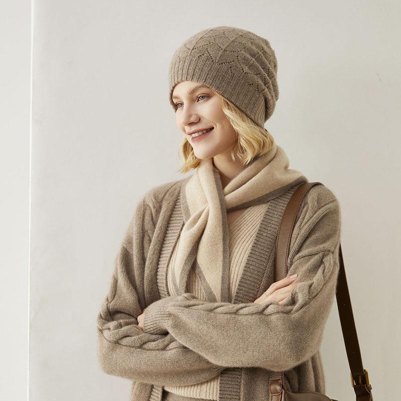 Women's 100% Pure Cashmere Triangle Scarf: Stylish and Warm Perforated Neck Gaiter for Autumn/Winter