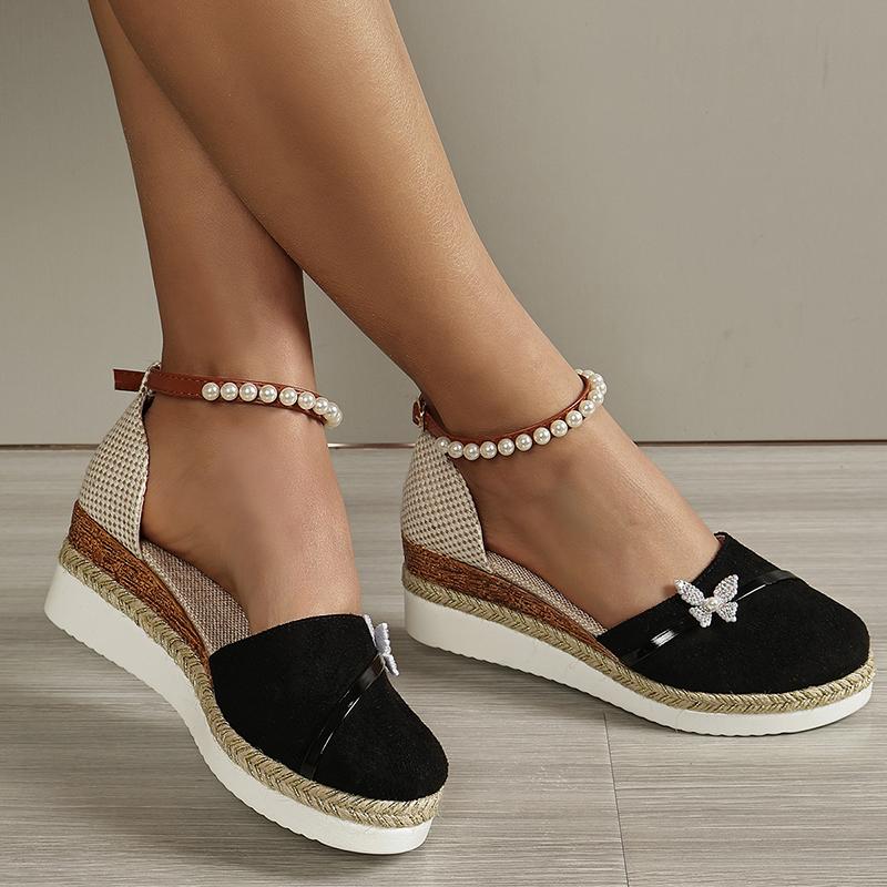 Сандалии на платформе с жемчужным бантом для женщин 2024 года, летние закрытые туфли-гладиаторы на танкетке, женские босоножки на среднем каблуке с пряжкой на щиколотке