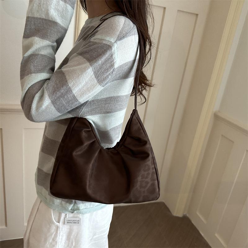 Women Solid Color Ruched Single Shoulder Retro Fashion Small Underarm Tote Bag