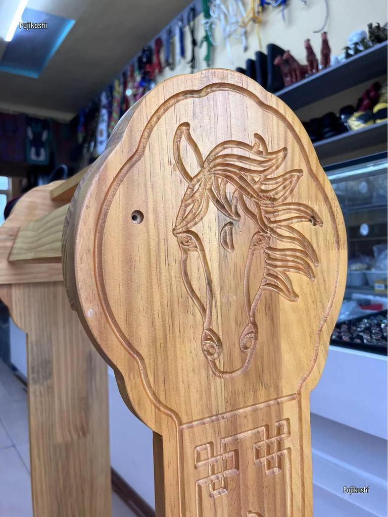 Настенная вешалка и подставка для седла из массива дерева, Декор