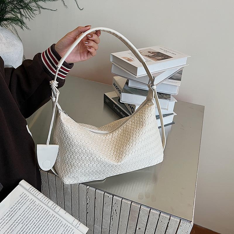 Винтажная плетеная сумка женская большой вместимости 2025 новая осенне-зимняя универсальная на плечо подмышку повседневная рабочая сумка для поездок