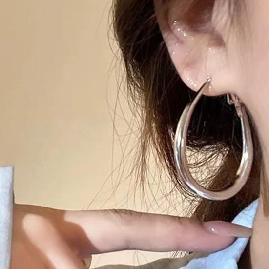 1 пара женских сережек-колец в преувеличенном стиле, большие серьги-кольца, гладкая поверхность, однотонные, легкие висячие серьги, украшения для клубной вечеринки