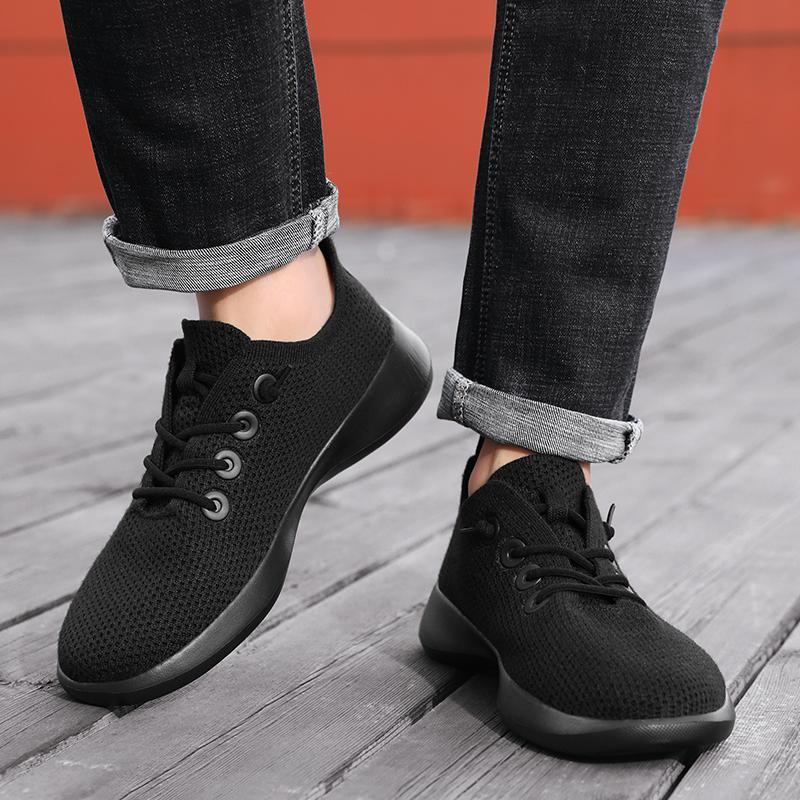Ultra-light,breathable,lightweight and Comfortable Casual Walking Shoes,for Both Men and Women.One-piece Sports and Casual Shoes