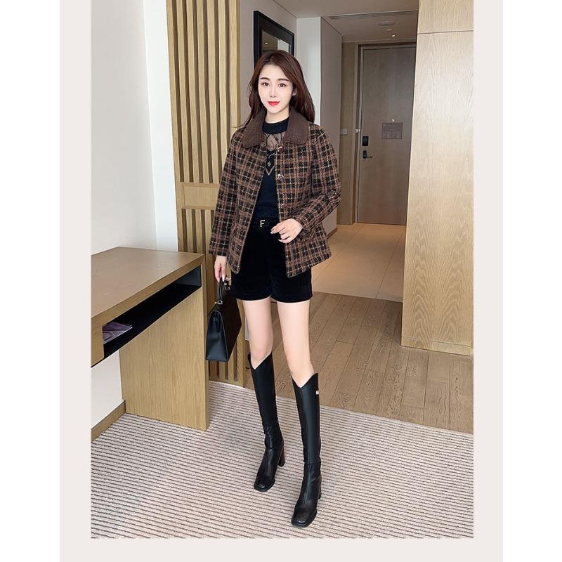 Пальто для осени и зимы для матери среднего возраста. Новая одежда для женщин среднего и пожилого возраста. Клетчатые квадратные воротники.