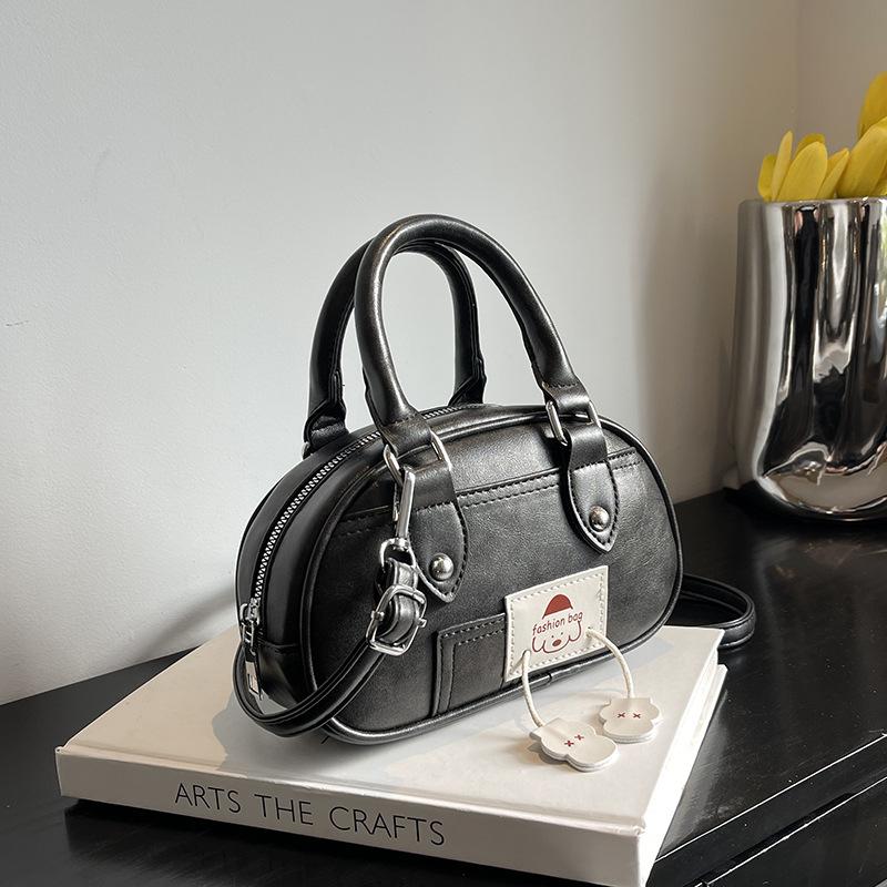 Niche fashion portable small bag women 2025 new retro small square bag versatile single shoulder messenger bag one piece delivery