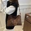 Осень-зима Новые женские сумки большой вместимости Модные сумки с леопардовым принтом Премиум-текстура Универсальные сумки для поездок на работу на плечо подмышки