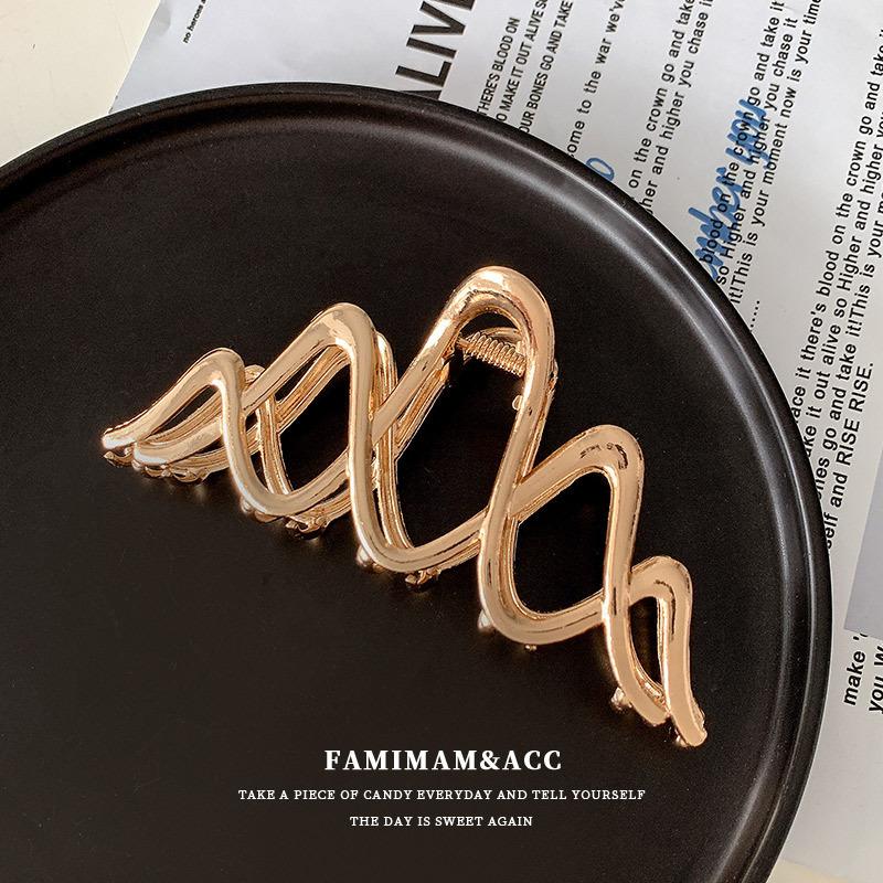 Elegant Geometric Wave Metal Gold Silver Hair Claw Clip For Women Accessories Large Punk Crab Jaw Clamps Hairgrip Headdress 2023