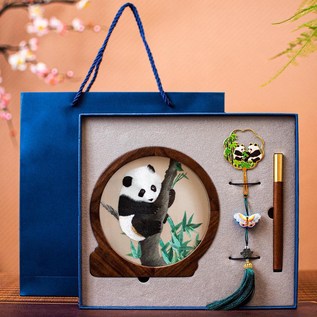 Китайский сувенир: Фигурка панды вышивка Сучжоу Подарок