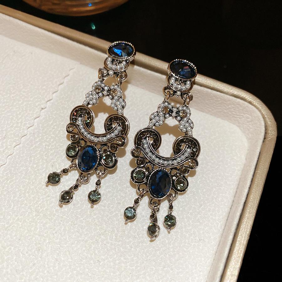 Silver Needle Feather Fringed Earrings Long Light Luxury Atmospheric Stud Earrings Personalized Design Earrings