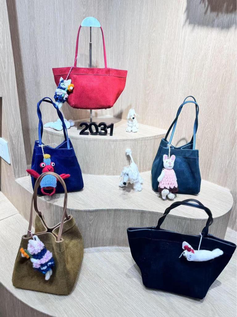 Осенне-зимняя деформируемая сумка-корзина из замшевой кожи - Сумка через плечо и на плечо.