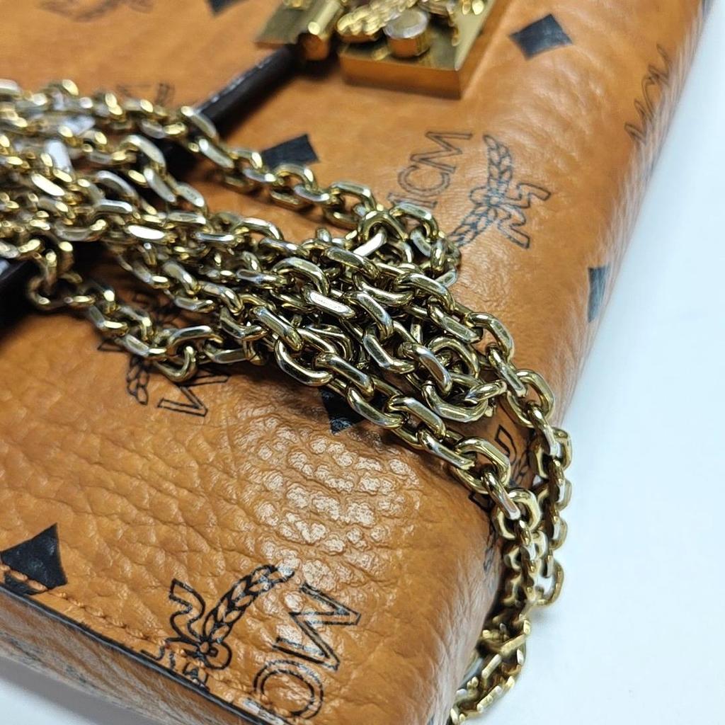 [Pre-Owned] Millie Visetos Classic Monogram Print Light Trendy Cool Girl Flap Chain Crossbody Bag Medium - Good #1GHTCBT