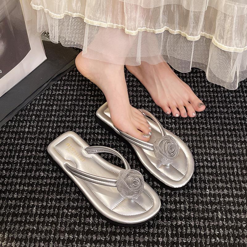 Женские летние шлепанцы для улицы, модные новые нескользящие на плоской подошве, с перемычкой между пальцами, приморские пляжные сандалии