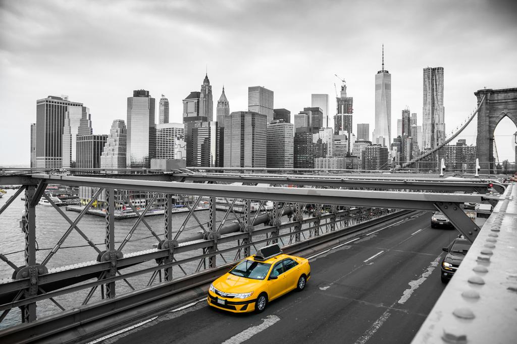 Photomural Taxi Crossing Brooklyn Bridge Smooth Vinyl 520x318