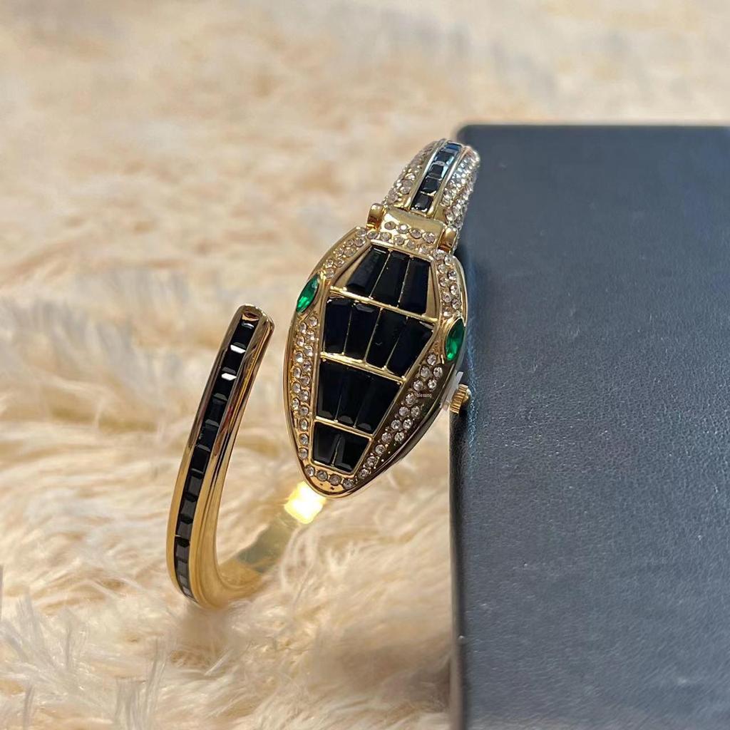 Кварцевые часы с бриллиантовым браслетом Snake 2023 года — хит продаж, дизайн в форме змеи