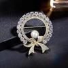 Круглые белые жемчужные милые броши с бантом для женщин, креативные роскошные броши из антибликового сплава с лацканами, фиксированные булавки для одежды