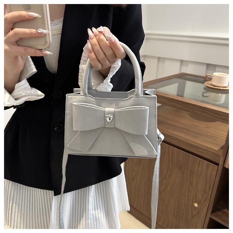 New Bag Women's 2025 New High-end Summer Versatile Shoulder Messenger Bag Portable Bow Small Square Bag