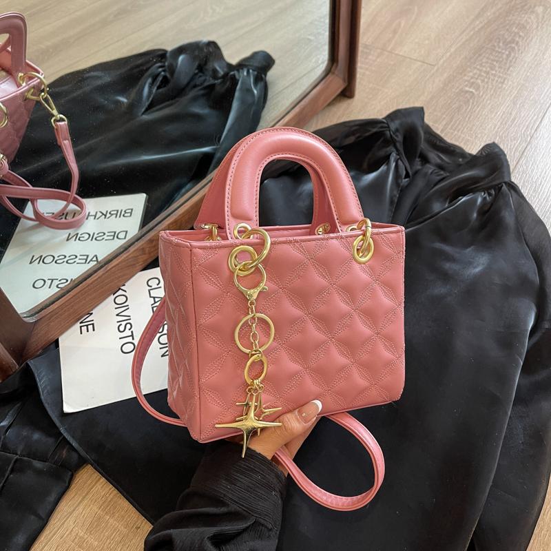 Сумка женская Xiaoxiangfeng Модная женская сумка Осень и зима Глянцевая сумка через плечо Нишевая Простая Портативная Ромбовидная Темперамент Принцесса Диана Сумка